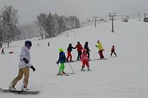 V Deštném v Orlických horách se už lyžuje.