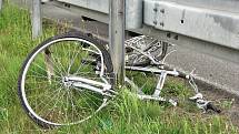 Smrtelná nehoda cyklisty a osobního vozidla u Petrovic na Rychnovsku. 