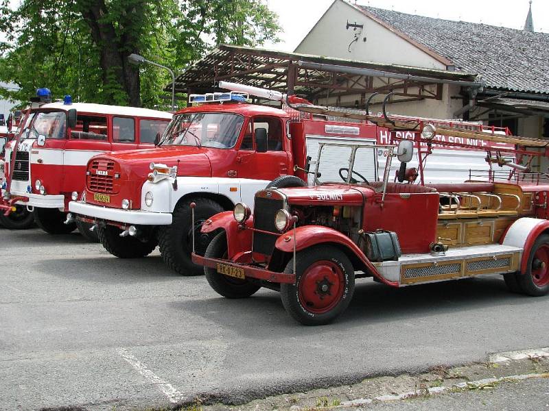 Solničtí hasiči převzali modernizovaný záchranářský vůz.