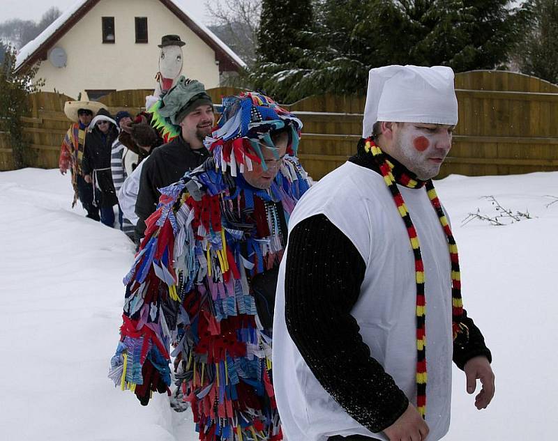 Masopustní koledníci ve Voděradech. 