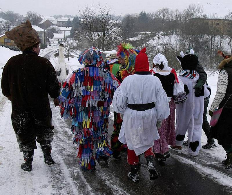 Masopustní koledníci ve Voděradech. 