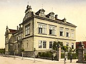 BUDOVA ROLNICKÉ ŠKOLY v Kostelci nad Orlicí kolem roku 1900.