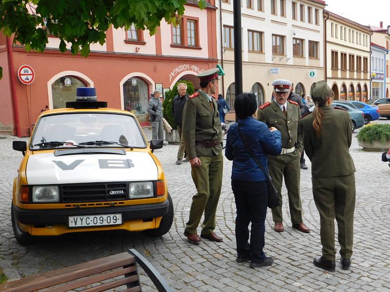 Naleštění veteráni vyrazili po stopách F .L. Věk