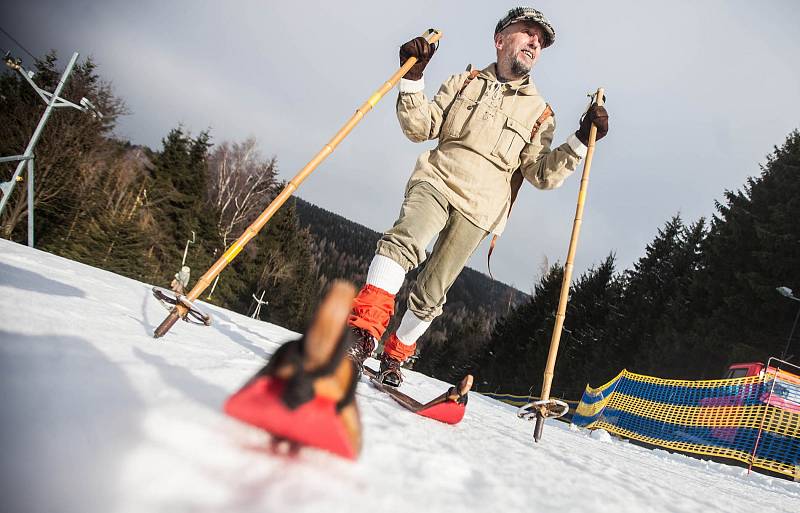 Mistrovství České republiky v historickém lyžování se vydařilo. Soutěžilo více než 100 závodníků.