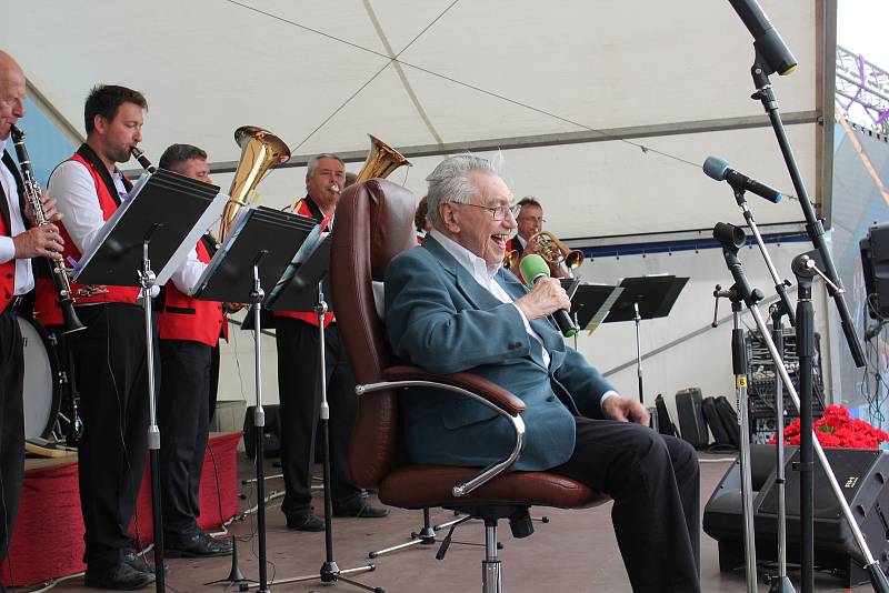 Obec již podesáté rozezněl Festival dechových hudeb Přepychy Karla Pšeničného