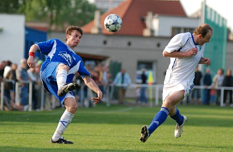 Divizní utkání Týniště nad Orlicí - Nový Bydžov (0:1).