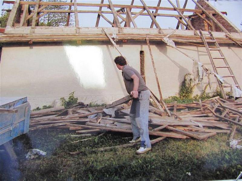 ZAŠLOU SLÁVU obnovili dobrovolní hasiči na své staré zbrojnici za dva roky. Všechnu práci dělali zadarmo, ve volném čase. 