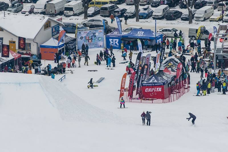 Letošní seriál snowboardových happeningů Just Ride Winter 2016 odstartoval v Deštném v O. h.