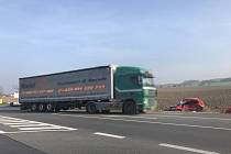 Tragická dopravní nehoda osobního a nákladního automobilu u Dobrušky.
