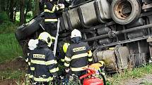 Dopravní nehoda kamionu na 1/11 mezi Česticemi a Lípou nad Orlicí 