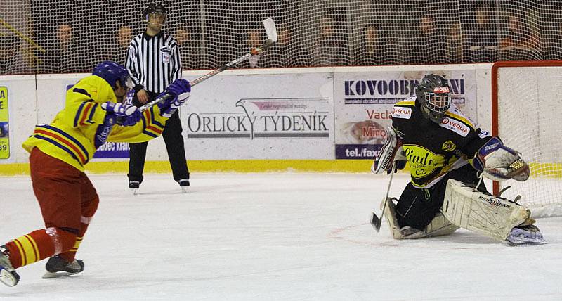 Opočno - Nový Bydžov 4:3 po samostatných nájezdech.