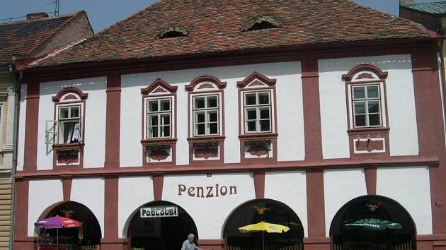 Restaurace a penzion Podloubí.