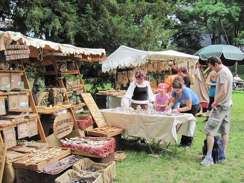 Potštrejnské slavnosti v Potštejně provázely postavy v kostýmech a také zajímavý program. 