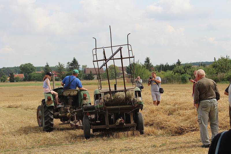 Ze Skršické brázdy, která připomíná, jak obhospodařovali svou půdu naši dědové.