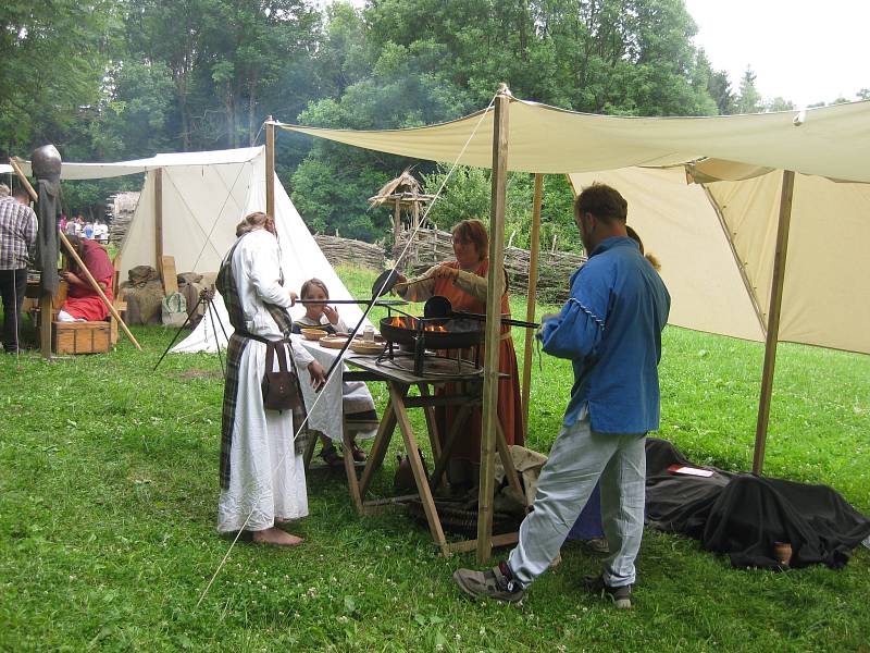 Víkend středověkých technologií v Uhřínově.