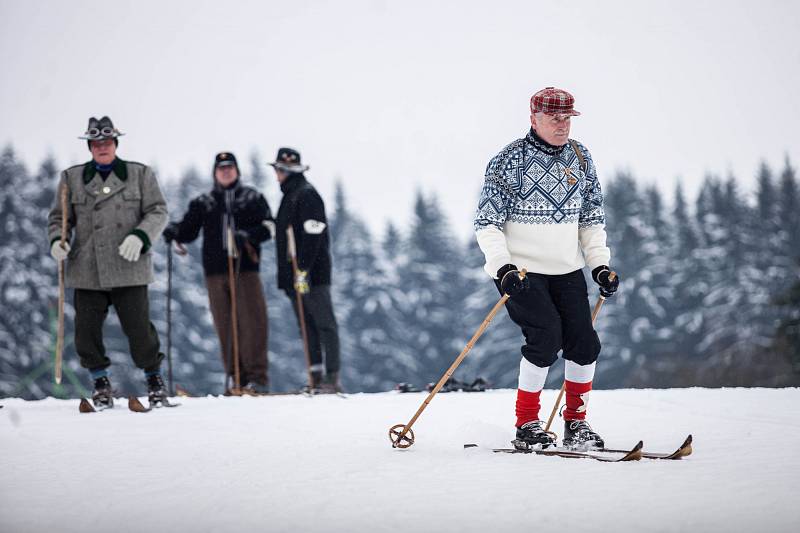 Na sjezdovce u chaty Juráška v Olešnici v Orlických horách se uskutečnil 6. ročník Mistrovství České republiky v historickém lyžování. 