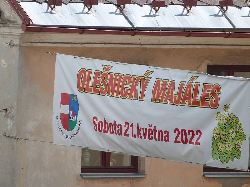 Sobotu zpestřil v Olešnici v Orlických horách majálesový program.