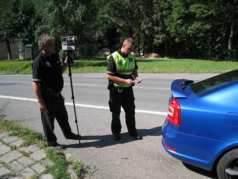 Dobrušští strážníci meřili rychlost v Cháborech.