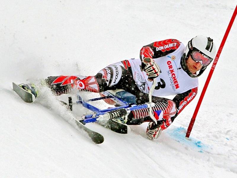 Český reprezentant Pavel Čiháček z TJ Sokol Deštné v Orlických horách během mistrovství světa v jízdě na skibobech ve všech disciplínách nenašel přemožitele.