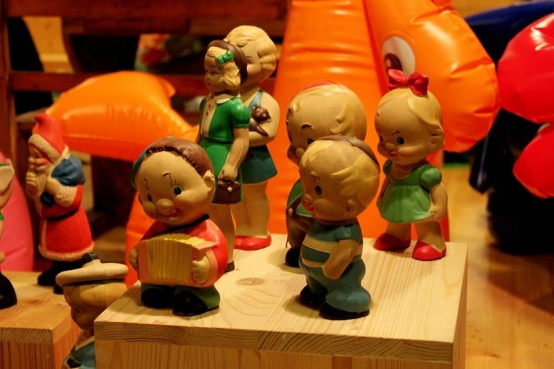 Hračky – historie ne tak stará, gumová i plastová. To je název výstavy v Muzeu Podhradí Buchlovice.