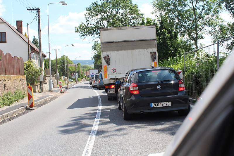 V Doudlebách nad Orlicí musí řidiči počítat s kyvadlovým provozem a kolonami.