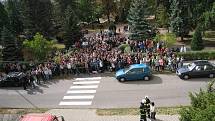 Rychnovští profesionálové HZS evakuovali studenty rychnovského Gymnázia F.M.Pelcla. Šlo o cvičnou akci, kterou gymnázium provádí pravidelně každý rok.