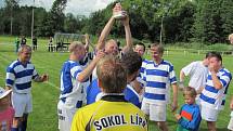 MISTŘI. Fotbalisté TJ Sokol Lípa nad Orlicí vyhráli nejvyšší okresní soutěž a slavili postup do krajské I. B třídy.   