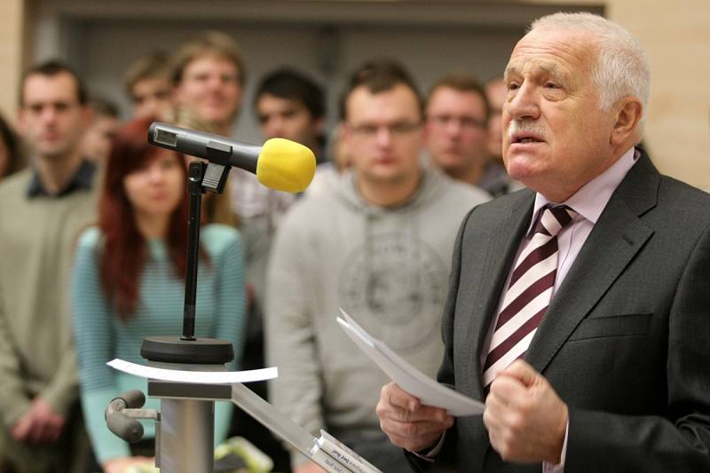 Václav Klaus při návštěvě na hradecké univerzitě