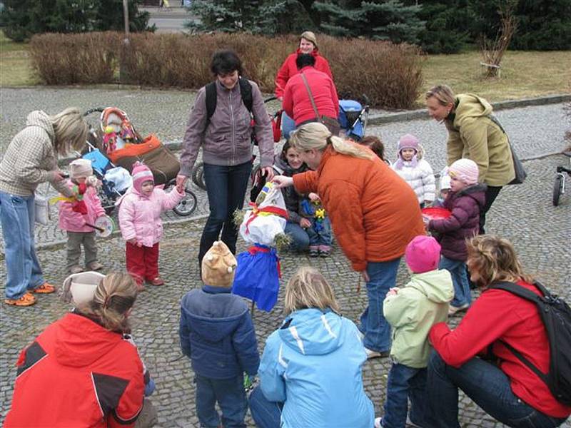 Loučení se zimou: Morénu odnesla řeka Bělá