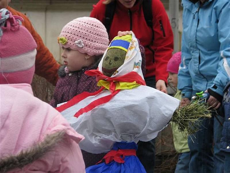 Loučení se zimou: Morénu odnesla řeka Bělá