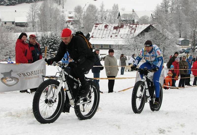 Cyklisté na trati Šediváčkova longu