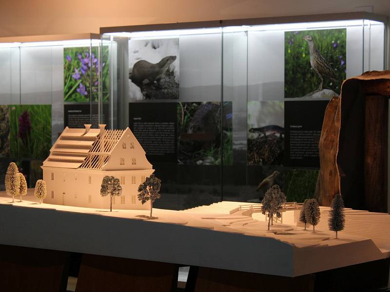 Expozice o architektuře Orlických hor v rokytnické Galerii Sýpka.