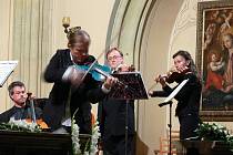 Houslový virtuos Pavel Šporcl zahrál v kostele Nejsvětější Trojice Vivaldiho Čtvero roční období.  