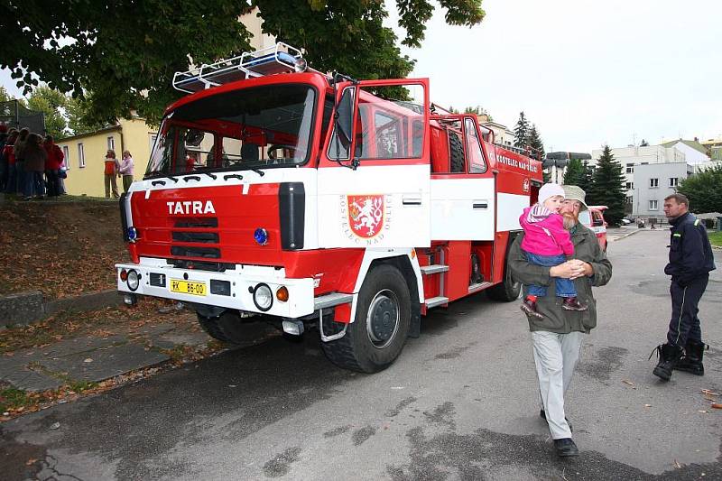 Den bez aut v Kostelci nad Orlicí.