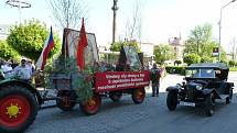 V Opočně ve Svátek práce tradičně odstartovala prvomájová jízda Veteran Car Clubu Dobruška. Nově se však potkala s jinou obnovenou tradicí