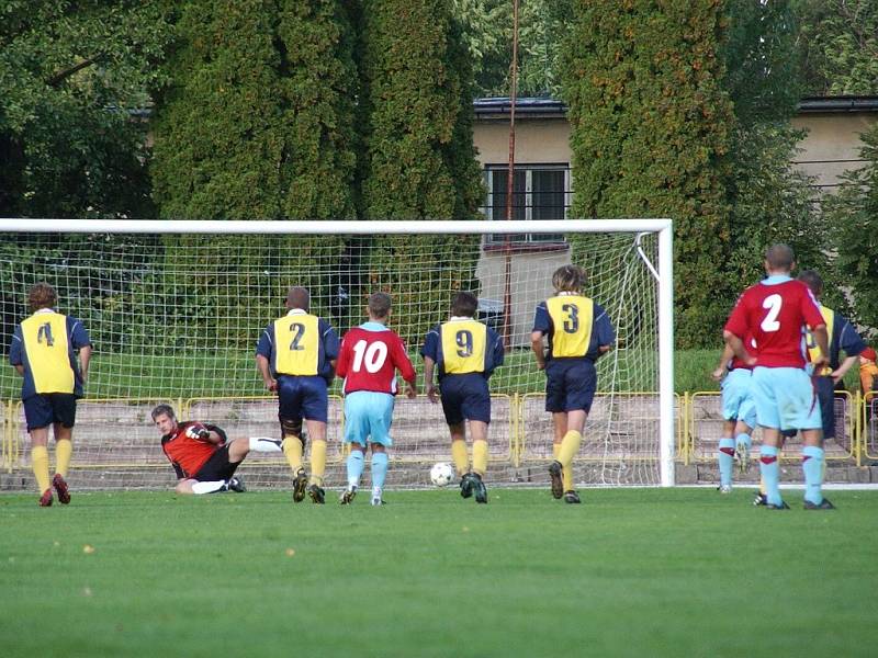 Penaltu na 1:0 proměnil Doubek.