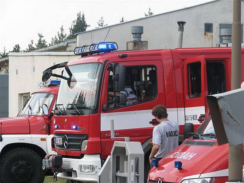 V obležení se ocitl tank i obrněný transportér