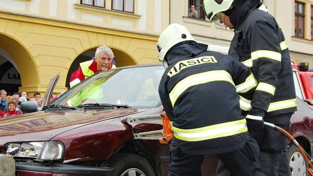 Na náměstí F. L. Věka v Dobrušce se představí hasiči, policisté, vojáci a záchranáři.