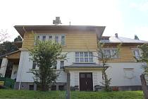 Stará česká škola v Olešnici v Orlických horách pochází z meziválečných let, slavnostně byla otevřena 13. září 1925.