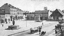 OD ROKU 1904 už Jan Hus k vamberskému náměstí neodmyslitelně patřil. Dokazuje to i pohlednice z roku 1910. O patnáct let později dostalo náměstí i svůj dnešní název – Husovo náměstí. 