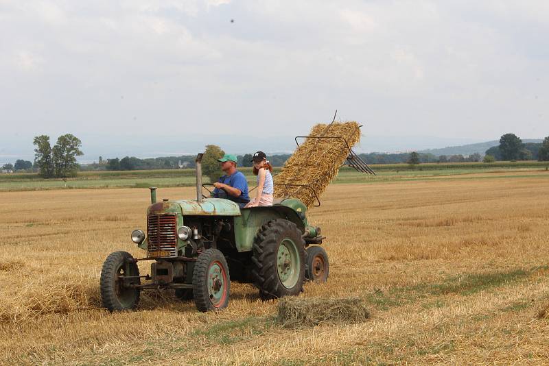 Ze Skršické brázdy, která připomíná, jak obhospodařovali svou půdu naši dědové.