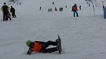 Loni se sezona v Orlických horách vydařila, provozovatelé lyžařských středisek doufají, že počasí bude opět přát a vyjde jim i ta nadcházející. Z Olešnice v Orlických horách.