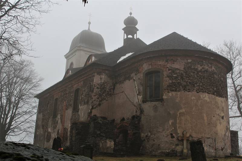 Kostel sv. Matouše v Jedlové patří k vyhledávaným turistickým cílům. Obklopen je i starým hřbitovem.