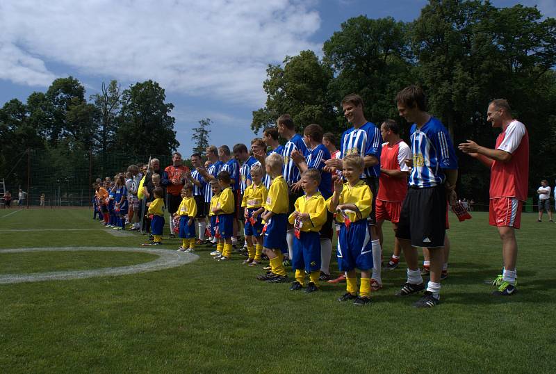 Padesáté výročí svého založení oslavili fotbalisté TJ Sokol Černíkovice sobotním zápasem s Menšíkovou jedenáctkou.