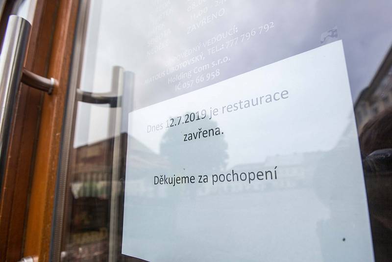 V rychnovské restauraci muž zastřelil svoji manželku.