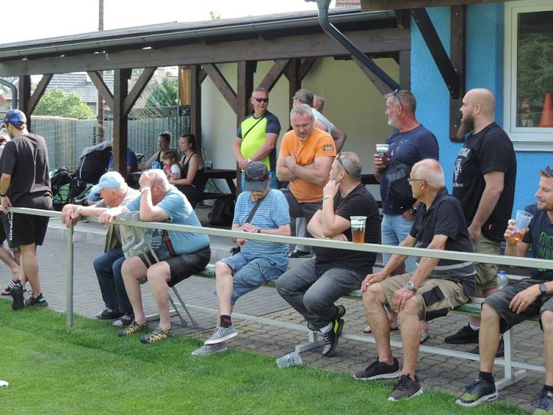 Týniště nad Orlicí (v modrém) - Nové Město nad Metují 4:0.