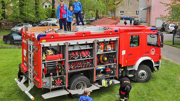 Mezinárodní česko-polský projekt Soupeření mladých hasičů bez hranic v Rokytnici v Orlických horách.