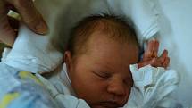 ŠTĚPÁN ULRICH  se narodil 25. února v 19:57 mamince Leoně a tatínkovi Alanovi Ulrichovým z Kvasin. Chlapeček vážil 2680 gramů a měřil 46 cm. Tatínek stihl přijet až k odstřižení pupeční šňůry.