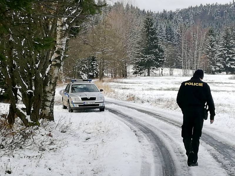 Policisté z Rokytnice na kontrole chat a chalup.