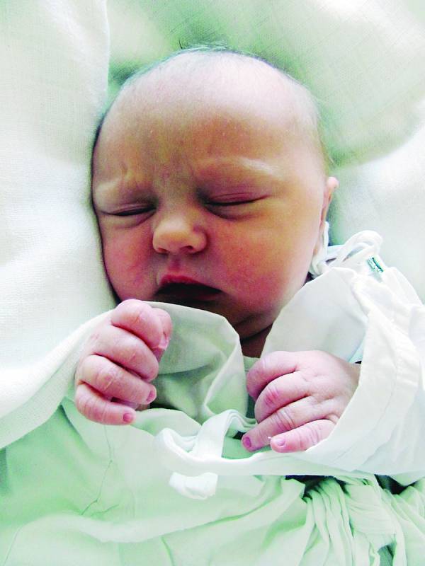 VERONIKA KOVÁČOVÁ: Rodiče Lucie Vodáková a Jan Kováč z Vamberka přivedli 28. října v 11.32 hodin na svět dceru. Po porodu jí navážili 2,88 kg. Tatínek to u porodu zvládl naprosto skvěle.